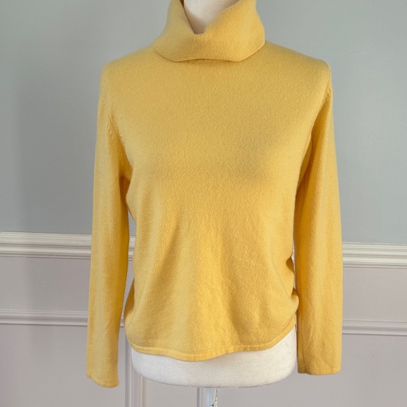 Saffron 100% Cashmere Sweater Butter Yellow Turtleneck Cabincore Size Medium - Picture 3 of 11